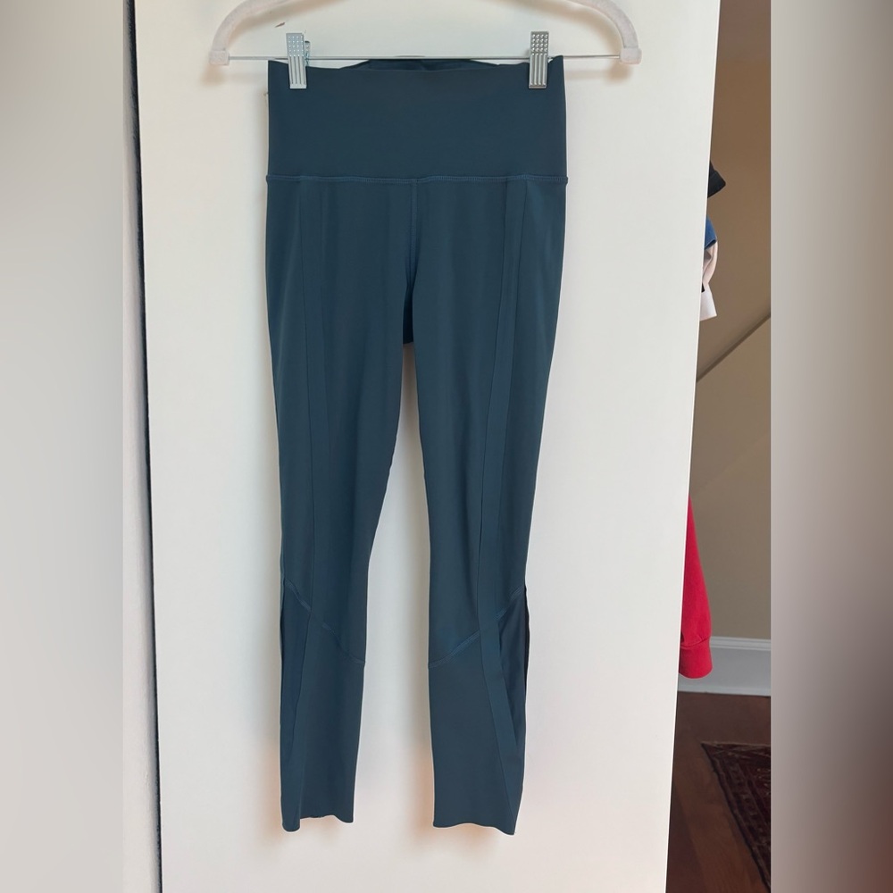 Athleta High Gear 7/8 Tight in Teal